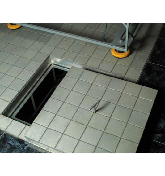 Grīdas ugunsdzēsības uzpildāmās durvis lielām slodzēm PRO+BS, h 75 mm, no 435x435 mm līdz 1135x1135mm
